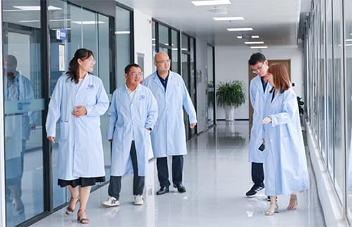 參觀了「斯坦德科創(chuàng)&三泉中石」聯(lián)合實驗室